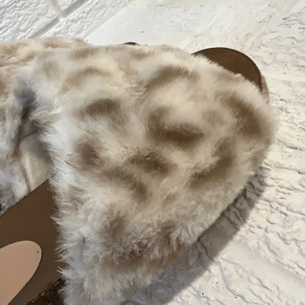 Leopard Fuzzy Slides - Picture 7 of 7